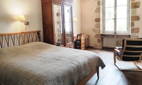 Le Mas-d'Azil Lit Et Petit-Déjeuner | Chambre d'hôtes cœur de village 2-3 pers - maison avec jardin en bord de rivière