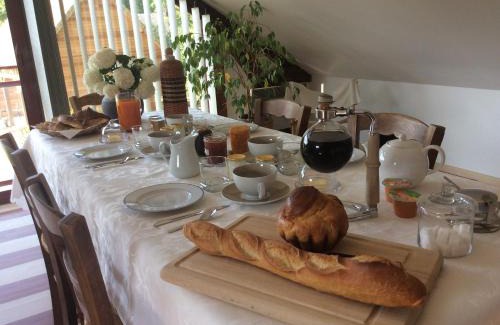 Charleval Lit Et Petit-Déjeuner | Chambre d'hôtes de Charleval