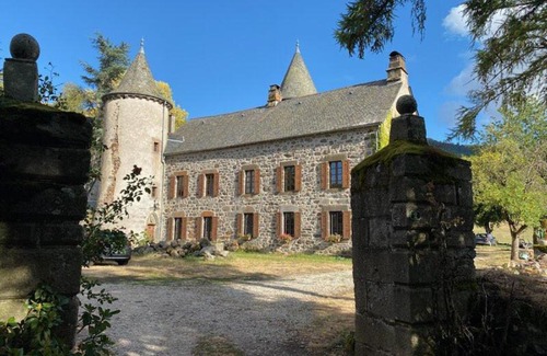 Cheylade Lit Et Petit-Déjeuner | Chambre d’hôtes de Curières