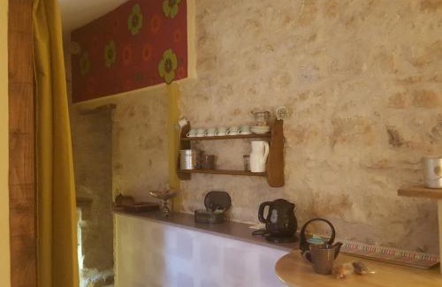Chire-en-Montreuil Lit Et Petit-Déjeuner | Chambre d'hôtes chez Denis et Margot