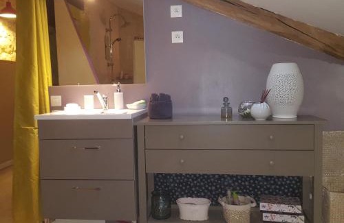Chire-en-Montreuil Lit Et Petit-Déjeuner | Chambre d'hôtes chez Denis et Margot