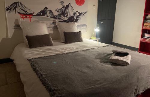La Valette-du-Var Maison | Chambre d'Hôtes Kyoto et SdB privée dans une Bastide du XVIIe Siècle