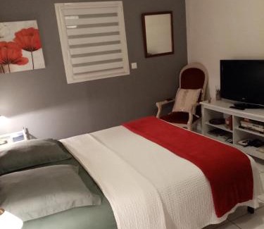 Vern-sur-Seiche Lit Et Petit-Déjeuner | Chambre d' hote avec grand lit et salle d'eau privative pour une persone ou un couple
