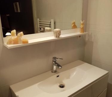 Vern-sur-Seiche Lit Et Petit-Déjeuner | Chambre d' hote avec grand lit et salle d'eau privative pour une persone ou un couple