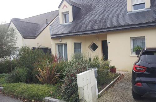 Vern-sur-Seiche Lit Et Petit-Déjeuner | Chambre d' hote avec grand lit et salle d'eau privative pour une persone ou un couple