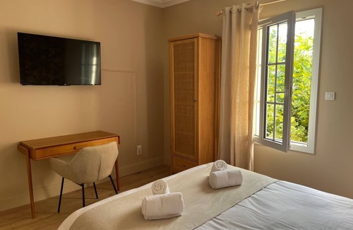 Laplume Lit Et Petit-Déjeuner | Chambre d'hôtes à Laplume dans un domaine avec grande piscine proche d'Agen