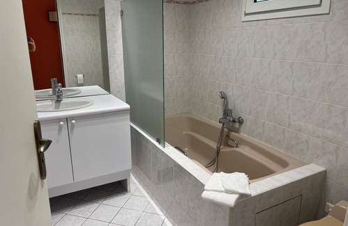 Laplume Lit Et Petit-Déjeuner | Chambre d'hôtes à Laplume dans un domaine avec grande piscine proche d'Agen