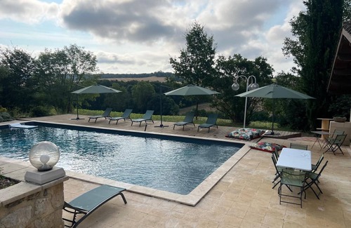Laplume Lit Et Petit-Déjeuner | Chambre d'hôtes à Laplume dans un domaine avec grande piscine proche d'Agen