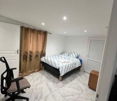 Ormesson-sur-Marne Maison | Chambre dans un appartement