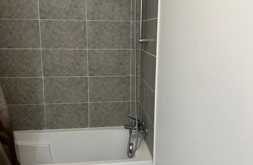 Aubagne Maison | Chambre dans un appartement neuf centre-ville chez l'habitant