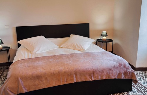 Pompignan Lit Et Petit-Déjeuner | Suite Chevalier Loup - Chambre Double avec Salle de Bains Privative