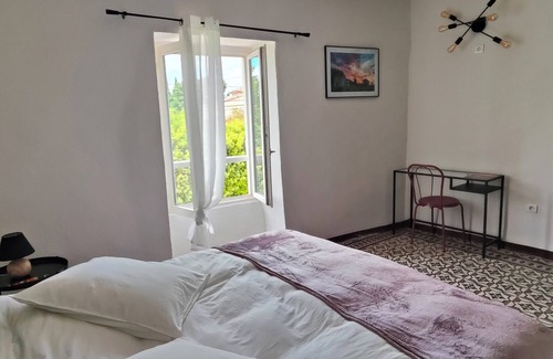 Pompignan Lit Et Petit-Déjeuner | Suite Chevalier Loup - Chambre Double avec Salle de Bains Privative