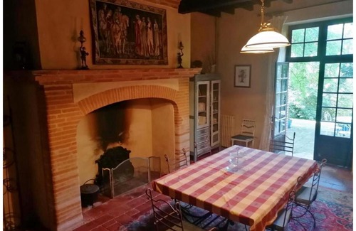 Castelsarrasin Maison | Chambre du Pigeonnier avec accès piscine !