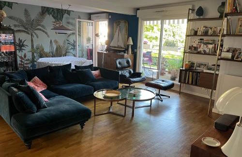 Quartier de Becon Maison | Chambre et salle de bains autonome dans un logement élégant