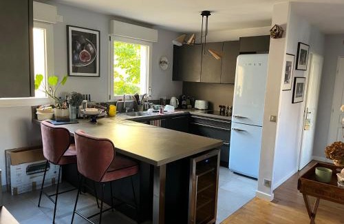 Quartier de Becon Maison | Chambre et salle de bains autonome dans un logement élégant