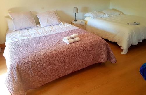 Le Saint Lit Et Petit-Déjeuner | chambre familiale 4 pers SDB partagée sans TV