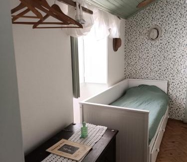 Capelas Lit Et Petit-Déjeuner | Chambre familiale chez "Casa Portuguesa", accès piscine-jardin-1h15 Lisboa