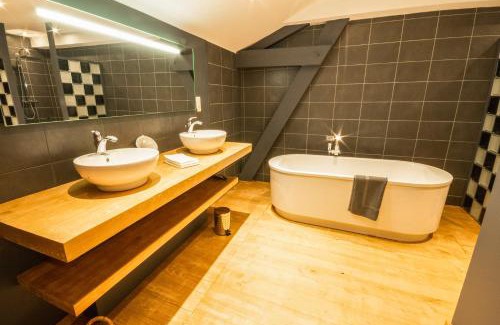 Saint-Pierre-de-Cole Lit Et Petit-Déjeuner | Chambre Flori - Lavy