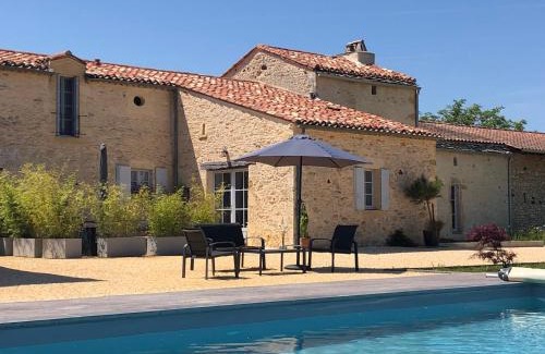 Blanquefort-sur-Briolance Appartement | Chambre en pierre
