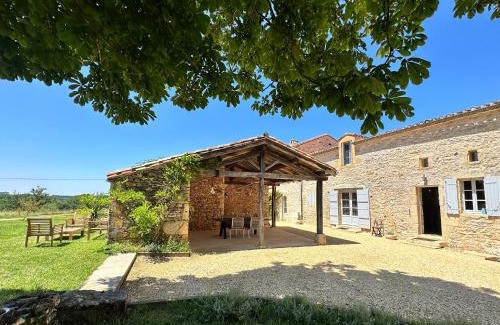 Blanquefort-sur-Briolance Appartement | Chambre en pierre