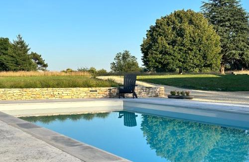 Blanquefort-sur-Briolance Appartement | Chambre en pierre