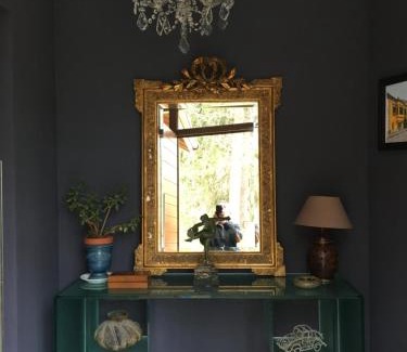 Saint-Bonnet-de-Rochefort Maison | Chambre sur une ile
