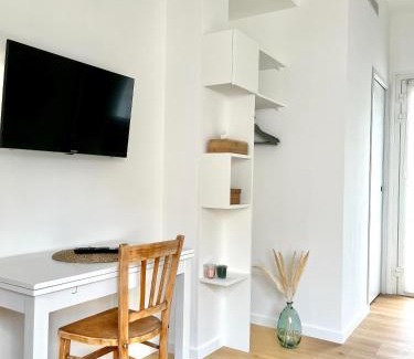 Saint-Genies-des-Mourgues Lit Et Petit-Déjeuner | CHAMBRE d'Hôtes avec PISCINE & KITCHENETTE