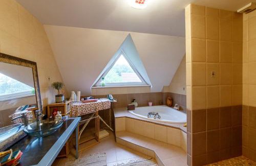 Soultz-sous-Forets Maison | Chambre grand lit dressing wi fi