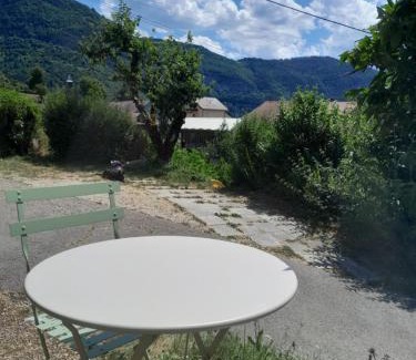 Saint-Claude Lit Et Petit-Déjeuner | chambre Haut jura