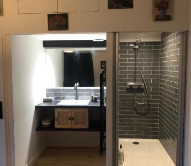Charbonnieres-les-Bains Maison | Chambre indépendante Charbonnières Les Bains