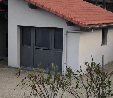 Charbonnieres-les-Bains Maison | Chambre indépendante Charbonnières Les Bains