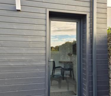 Bouguenais Lit Et Petit-Déjeuner | Chambre indépendante avec terrasse extérieure proche aéroport et Nantes centre