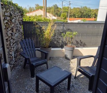 Bouguenais Lit Et Petit-Déjeuner | Chambre indépendante avec terrasse extérieure proche aéroport et Nantes centre