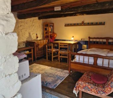 Soulan Lit Et Petit-Déjeuner | CHAMBRE INDEPENDANTE au calme en moyenne montagne