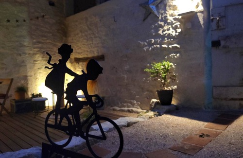 Montpezat-de-Quercy Appartement | Chambre Insolite et SPA privatif
