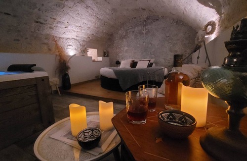 Montpezat-de-Quercy Appartement | Chambre Insolite et SPA privatif
