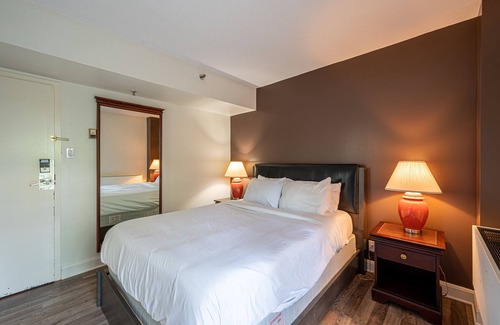 Saint-Sauveur Hôtel | Chambre lit Queen avec balcon (25)