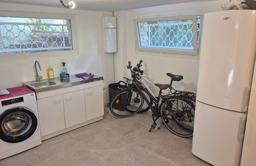 Champigny-sur-Marne Appartement | Chambre Meuble tourisme. TV, WIFI, SDB et WC privatif en Pavillon