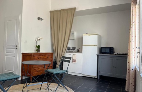 Les Serres - Vivier Maison | Chambre meublée Lyon ouest