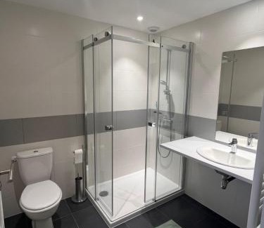 Le Girouard Appartement | Chambre o genereux