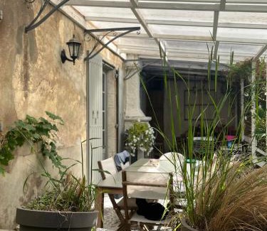 Issigeac Maison | Chambre paisible dans une ancienne bâtisse rénovée