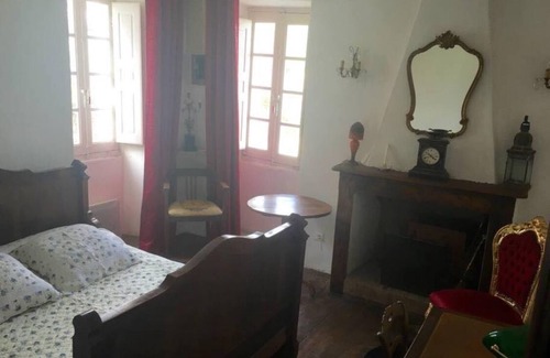 Pietra-di-Verde Lit Et Petit-Déjeuner | Chambre Palière 2 Étag Dans Maison de Maître, Salle de Bain/wc Partagée au rdc