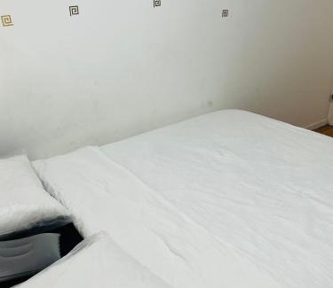 Montereau-Fault-Yonne Maison | Chambre pinselc