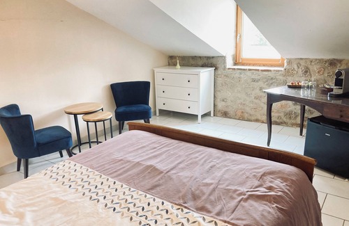 Feneyrols Lit Et Petit-Déjeuner | Agréable chambre privée à la campagne avec salle de douche