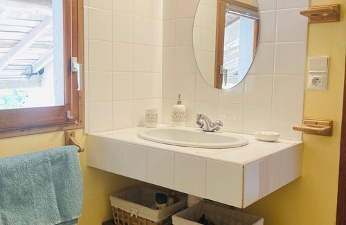 Feneyrols Lit Et Petit-Déjeuner | Agréable chambre privée à la campagne avec salle de douche