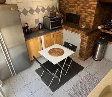 Saint-Antoine Maison | Chambre privé avec piscine ,parking et cuisine prive