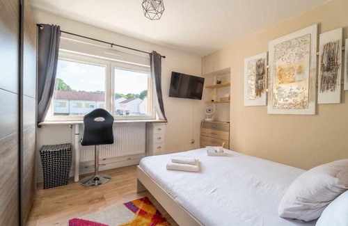 Woippy Maison | Chambre privée 14m - Wifi - Appart' 120m
