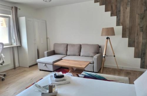 Woippy Lit Et Petit-Déjeuner | Chambre privée 23m - Canapé lit - WIFI - Appart 120m
