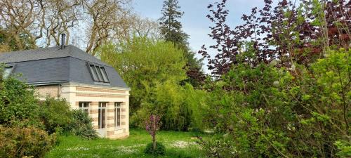 Besse-sur-Braye Lit Et Petit-Déjeuner | Chambre rénovée en 2024 avec cuisine-séjour-salon partagés