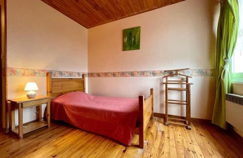 Alleyras Lit Et Petit-Déjeuner | Chambre Saumon: Confort pour 4, Animaux Bienvenus - FR-1-582-487